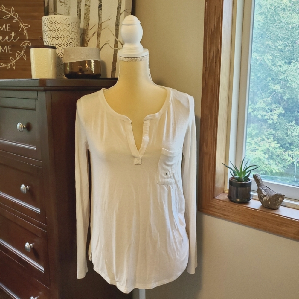 American Eagle Cream Long Sleeve Henley
